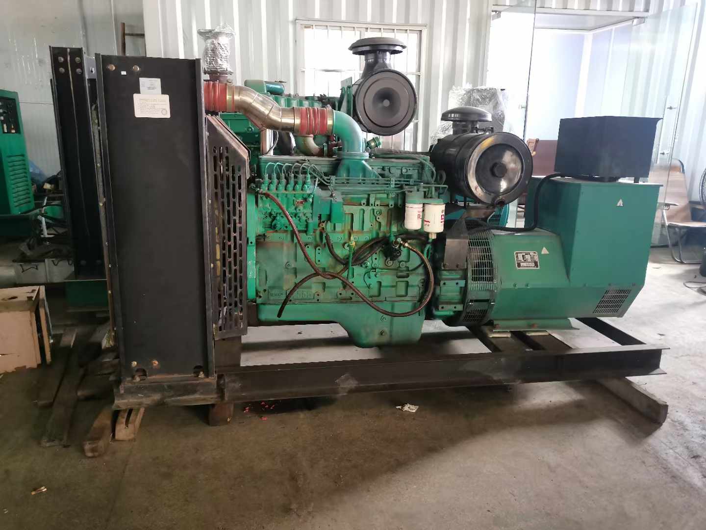 绥棱发电机租赁如何确定电缆的承载电流是否在安全范围内？