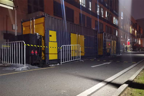 绥棱柴油发电机组的输出电压是如何调节的？