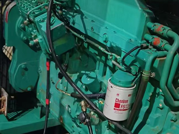 绥棱如何确定新的发电机组控制系统是否与原系统兼容？